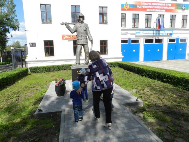 Дети из ухтинского дома ребёнка побывали в пожарной охране