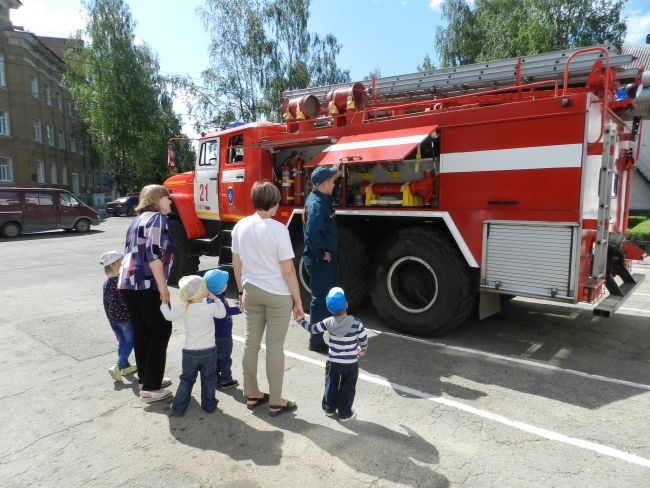 Дети из ухтинского дома ребёнка побывали в пожарной охране